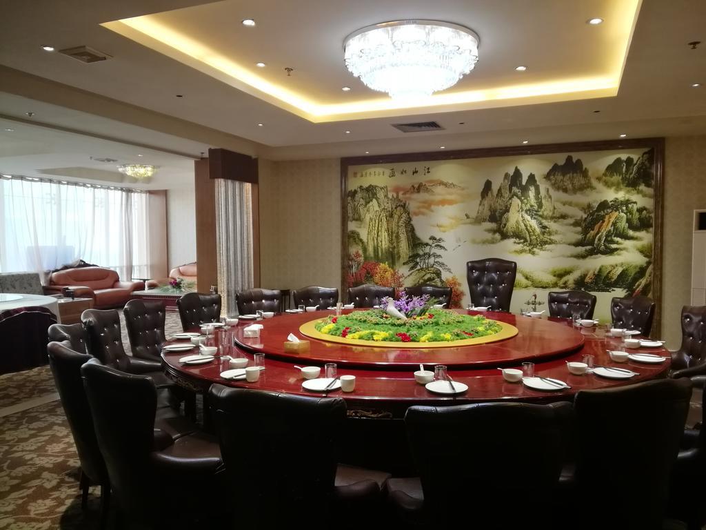 Hilton Garden Inn Chengde Mountain Resort Экстерьер фото